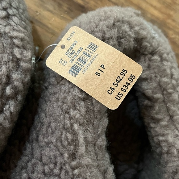 NWT Victoria Secret slippers - Picture 1 of 6